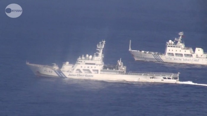 Tàu Cảnh sát biển liên tục phải kèm sát các tàu Hải giám đề phòng lực lượng này tiếp cận hoặc đổ bộ lên Senkaku
