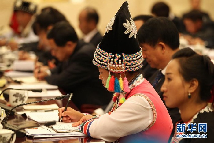Đại biểu dân tộc thiểu số tham dự đại hội 18 đảng Cộng sản Trung Quốc