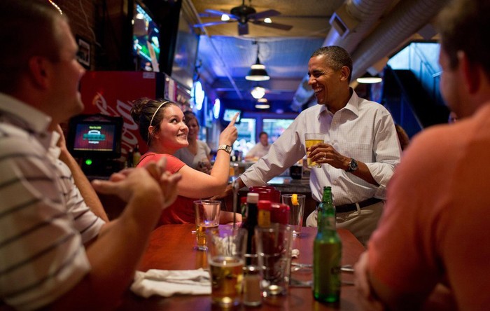 Hình ảnh một vị Tổng thống Mỹ gần gũi người dân đã tạo cho Barack Obama một lợi thế rất lớn