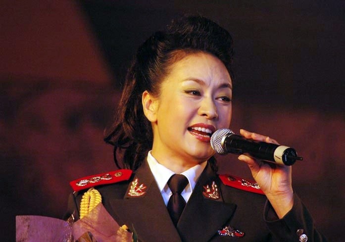 Hiện tại, bà đã trở thành Viện trưởng Viện Nghệ thuật quân giải phóng nhân dân Trung Quốc