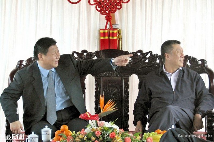 Năm 2004, Bí thư tỉnh Chiết Giang Tập Cận Bình đón phái đoàn lãnh đạo và doanh nghiệp đặc khu Macau sang thăm tỉnh này