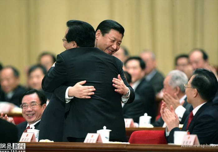 Ngày 13/5/2008, ông Tăng Khánh Hồng - Chủ tịch Quốc hội Trung Quốc chúc mừng Tập Cận Bình đắc cử ghế Phó chủ tịch nước