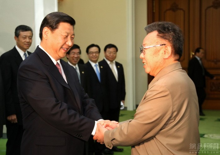 Tập Cận Bình gặp Kim Jong-il tại Bình Nhưỡng trong chuyến công du đầu tiên sang Bắc Triều Tiên với tư cách Phó chủ tịch nước ngày 18/6/2008