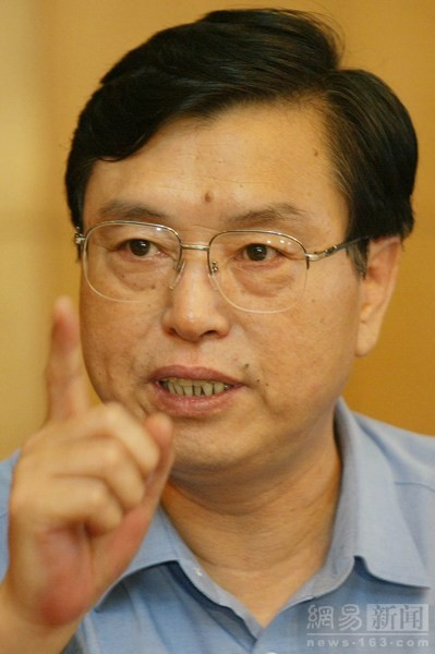 Từ 2002 - 2007, Trương Đức Giang là Ủy viên Bộ chính trị kiêm Bí thư tỉnh Quảng Đông