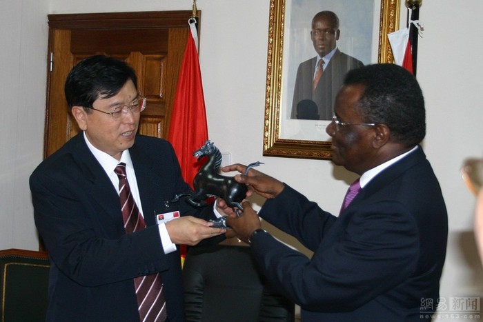 Tháng 6/2007, Bí thư Quảng Đông Trương Đức Giang thăm Angola