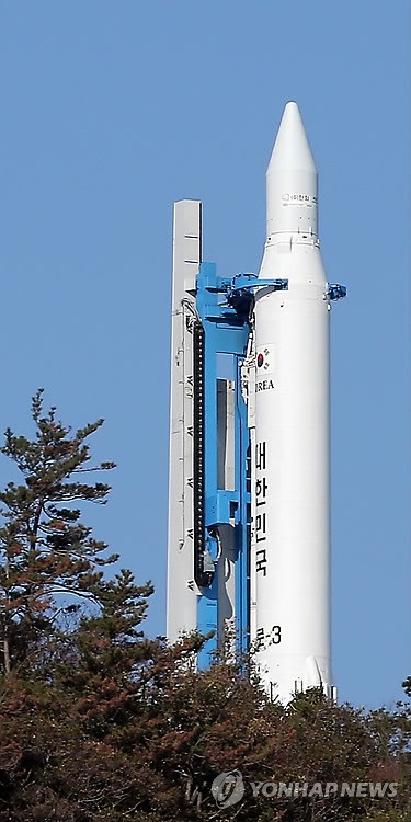 Lần phóng vệ tinh Naro-1 lần thứ 3 lại tiếp tục bị hoãn lại lần thứ 2 vì những trục trặc kỹ thuật của tên lửa đẩy