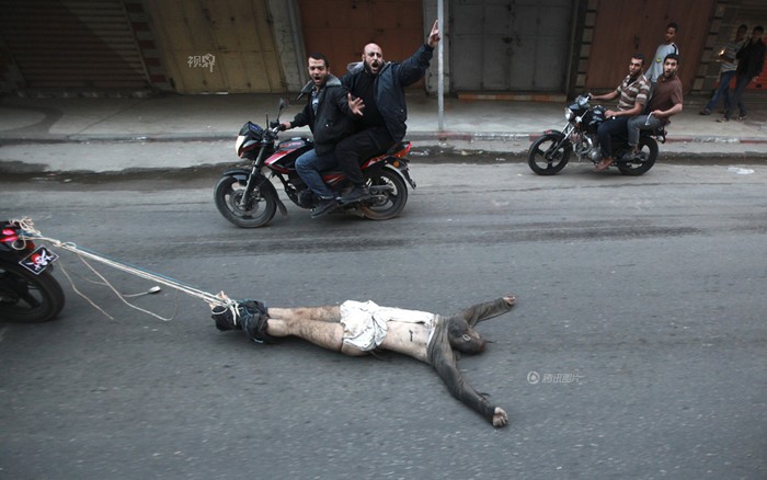 Trước đó, Hamas đã hành hình và kéo lê xác một người đàn ông mà nhóm này cho là đã làm "gián điệp"