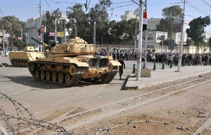 Quân đội Ai Cập phải điều lực lượng tới để đảm bảo an ninh trước Phủ Tổng thống