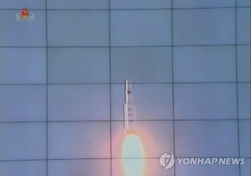 Nhật Bản ghi nhận mảnh vỡ tên lửa đẩy Unha-3 của Bắc Triều Tiên rơi ngoài khơi vùng biển gần Philippines