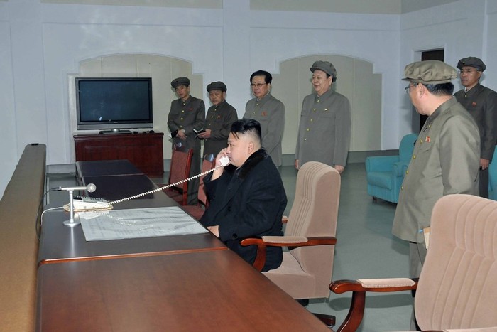 Kim Jong-un ra lệnh phóng tên lửa đẩy Unha-3