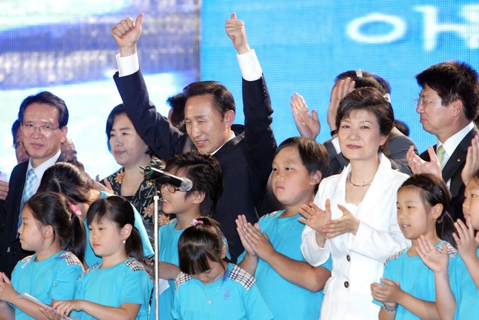 Park Geun-hye trở thành trợ thủ đắc lực cho người tiền nhiệm Lee Myng-bak trong cuộc tranh cử Tổng thống năm 2007