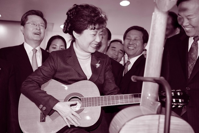 Park Geun-hye trong suy nghĩ của những người cộng sự luôn là một phụ nữ mạnh mẽ và đáng tin cậy