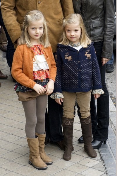 2 Công chúa nhỏ của vương quốc Tây Ban Nha Leonor và Sofia