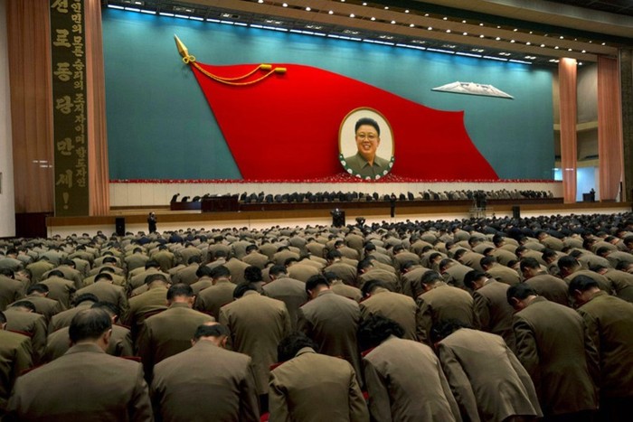 Tưởng niệm cố Chủ tịch Kim Jong-il, người đã đặt nền móng cho vụ phóng tên lửa của Bắc Triều Tiên