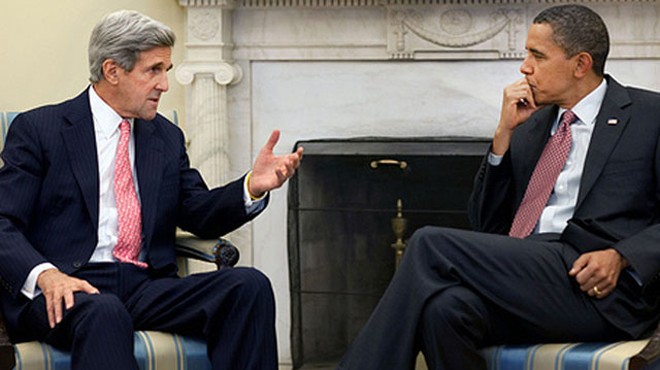 Tổng thống Obama và ông Kerry trao đổi với nhau những vấn đề cùng quan tâm