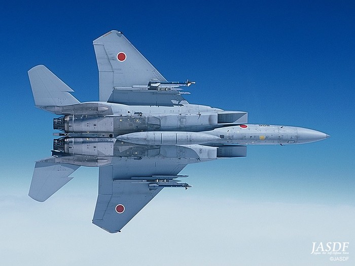 F-15 Nhật Bản xuất kích ngăn chặn và rượt đuổi chiếc Y-12 Trung Quốc trước khi nó kịp xâm nhập không phận Nhật Bản tại Senkaku