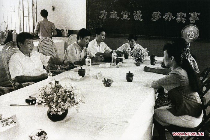 Năm 1993, Tập Cận Bình tiếp dân với tư cách Bí thư thành ủy Phúc Châu tỉnh Quý Châu