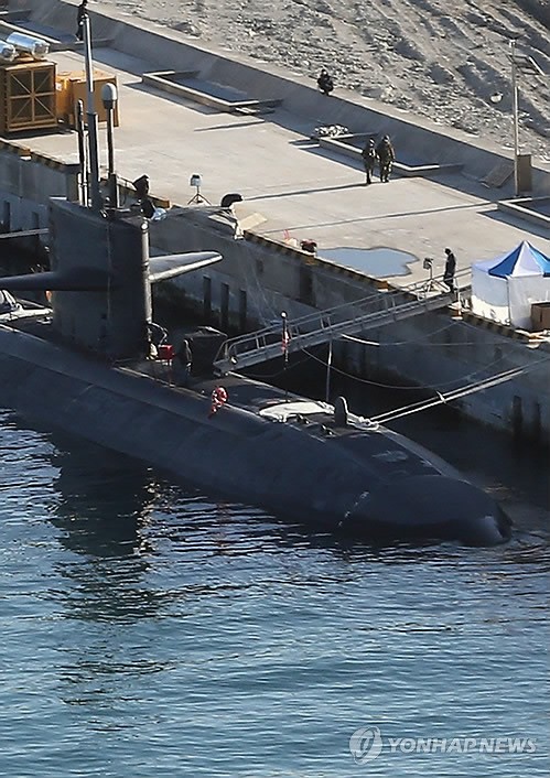 Tàu ngầm USS La Jolla (SSN-701) cập cảng Busan Hàn Quốc sáng 26/12