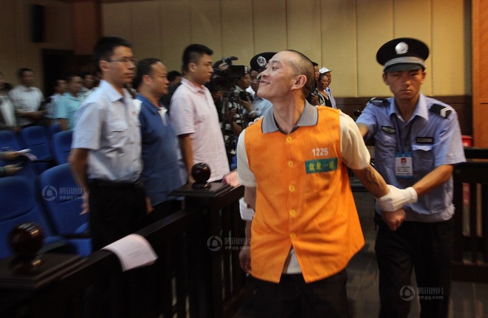 Một tên tội phạm chuyên bắt cóc trẻ em tại Côn Minh, Vân Nam, Trung Quốc vẫn nghênh ngang trước tòa hôm 31/7