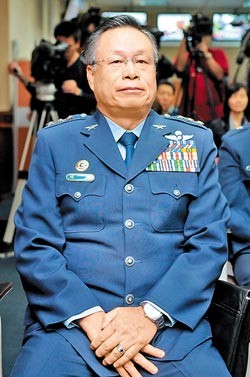 Tân Tổng tham mưu trưởng quân đội Đài Loan Nghiêm Minh, lon Thượng tướng 3 sao