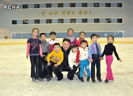 Chủ tịch Bắc Triều Tiên Kim Jong-un và trẻ em