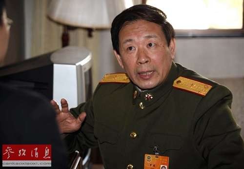 La Viện, học giả Trung Quốc đeo lon Thiếu tướng tự nhận là "diều hâu tỉnh táo"