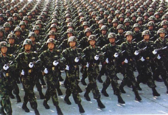 Quân đội Trung Quốc duyệt binh