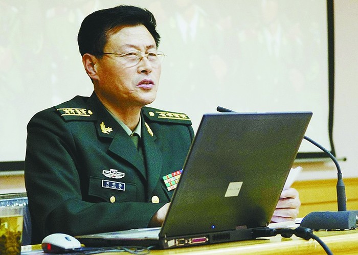 Lưu Minh Phúc, lon Đại tá thuộc đại học Quốc phòng Trung Quốc thuộc nhóm sĩ quan Trung Quốc "được phép" phát biểu về tranh chấp chủ quyền
