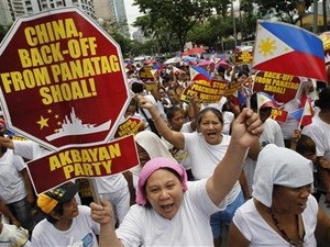 Người dân Philippines biểu tình chống Trung Quốc chiếm đóng bãi cạn Scarborough