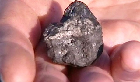 Mẩu vật chất được các nhà khoa học Nga xác nhận là thiên thạch rơi xuống Ural