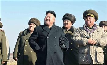 Nhà lãnh đạo Bắc Triều Tiên Kim Jong-un thị sát một cuộc diễn tập quân sự