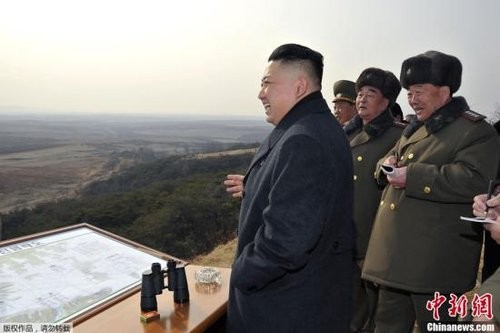 Nhà lãnh đạo Bắc Triều Tiên Kim Jong-un thị sát một cuộc diễn tập quân sự