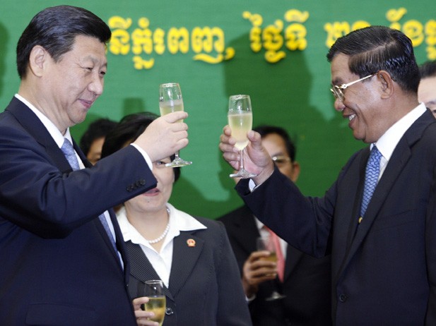 Chủ tịch Trung Quốc Tập Cận Bình và Thủ tướng Campuchia Hun Sen (hình minh họa)