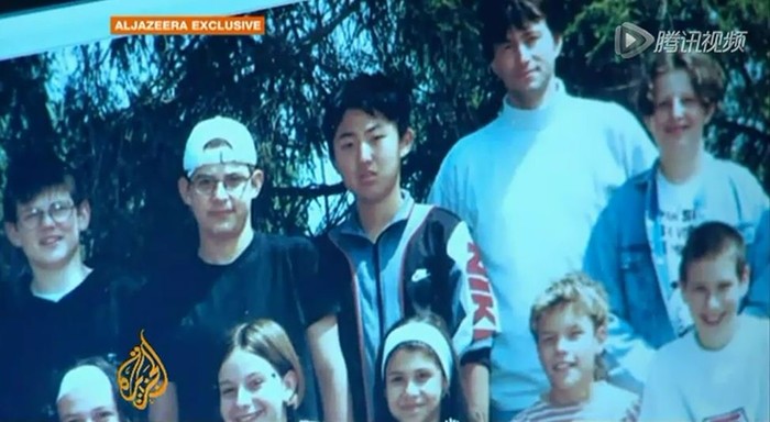 Nhà lãnh đạo Kim Jong-un thời học sinh trung học tại Thụy Sỹ cùng đội bóng rổ của trường