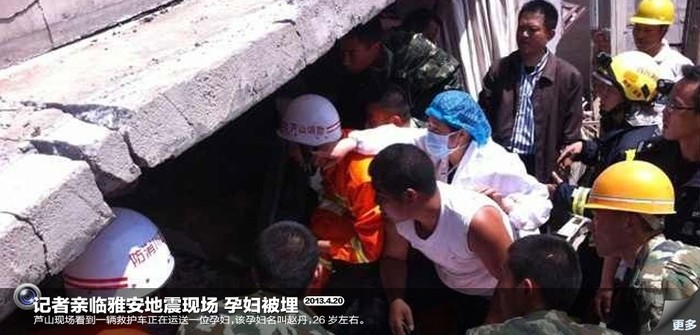 Lực lượng cứu hộ đang tìm cách cứu 1 phụ nữ 26 tuổi đang mang thai bị vùi trong đống đổ nát