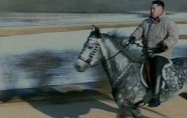 Nhà lãnh đạo Kim Jong-un thích cưỡi ngựa