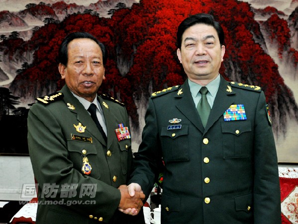 Thường Vạn Toàn, Bộ trưởng Quốc phòng Trung Quốc (phải) tiếp Phó thủ tướng kiêm Bộ trưởng Quốc phòng Campuchia Tea Banh tại Bắc Kinh hôm 22/4 vừa qua