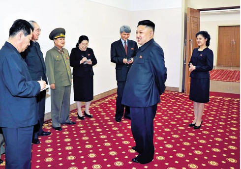 Vợ chồng nhà lãnh đạo Kim Jong-un đi thăm nhạc viện Unhasu
