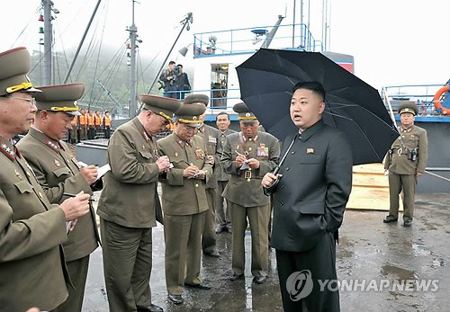 Nhà lãnh đạo Kim Jong-un thị sát một nhà máy thủy sản quân sự