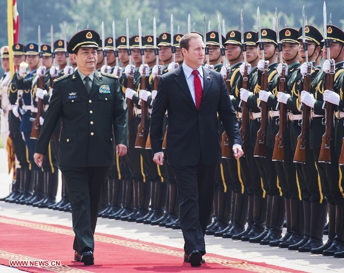 Ông Thường Vạn Toàn, Bộ trưởng Quốc phòng Trung Quốc đón người đồng cấp Canada MacKay thăm Bắc Kinh ngày hôm qua 3/6