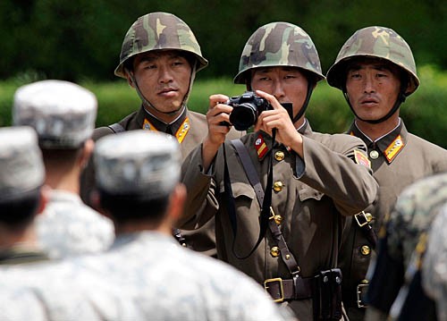 Lính Triều Tiên và Hàn Quốc tại khu vực làng đình chiến