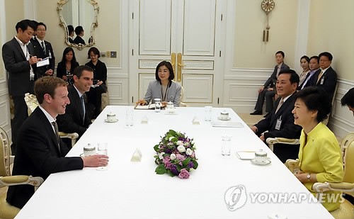Tổng thống Hàn Quốc Park Geun-hye tiếp CEO Facebook