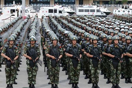 Cảnh sát vũ trang Trung Quốc ra quân dẹp bạo loạn tại Tân Cương