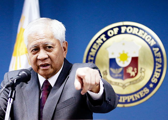 Ngoại trưởng Philippines Albert del Rosario