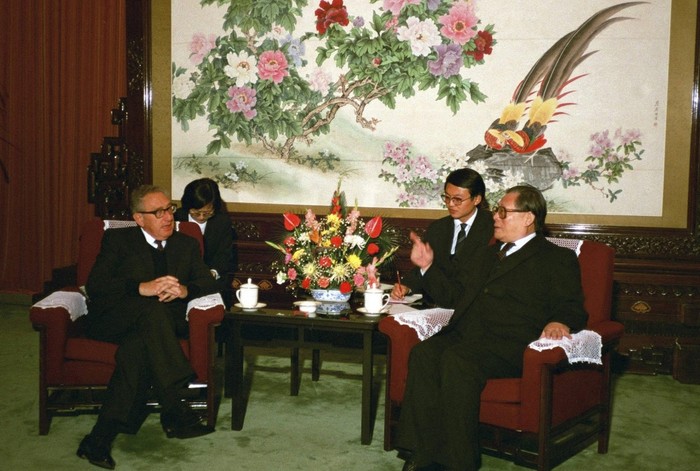 Ông Giang Trạch Dân tiếp cựu Ngoại trưởng Mỹ Henry Kissinger