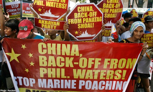 Người dân Philippines biểu tình chống nhà cầm quyền Trung Quốc bành trướng Biển Đông hồi năm ngoái.