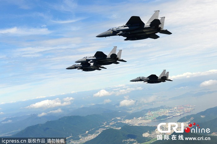 Tốp máy bay F-15K không quân Hàn Quốc trên bầu trời Busan