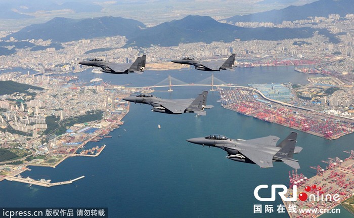 F-15K Hàn Quốc trên bầu trời cảng Busan
