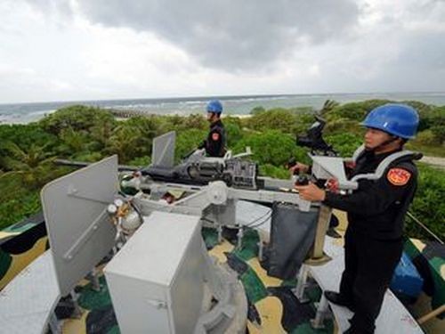 Lính Đài Loan (thuộc Cục Cảnh sát biển) đồn trú trái phép trên đảo Ba Bình, Trường Sa thuộc chủ quyền Việt Nam.