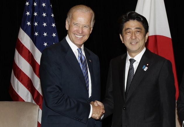 Mỹ và Nhật Bản đặc biệt quan tâm đến Biển Đông, bày tỏ quan ngại về những hành động của Trung Quốc ở Biển Đông có thể gây thêm căng thẳng. Phó Tổng thống Mỹ Joe Biden và Thủ tướng Nhật Bản Shinzo Abe gặp nhau tại Singapore.